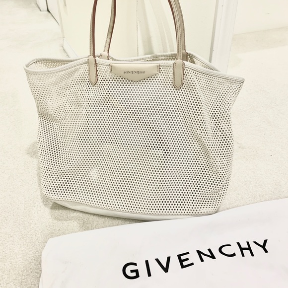 Givenchy Handbags - Givenchy Antigona shopping tote bag